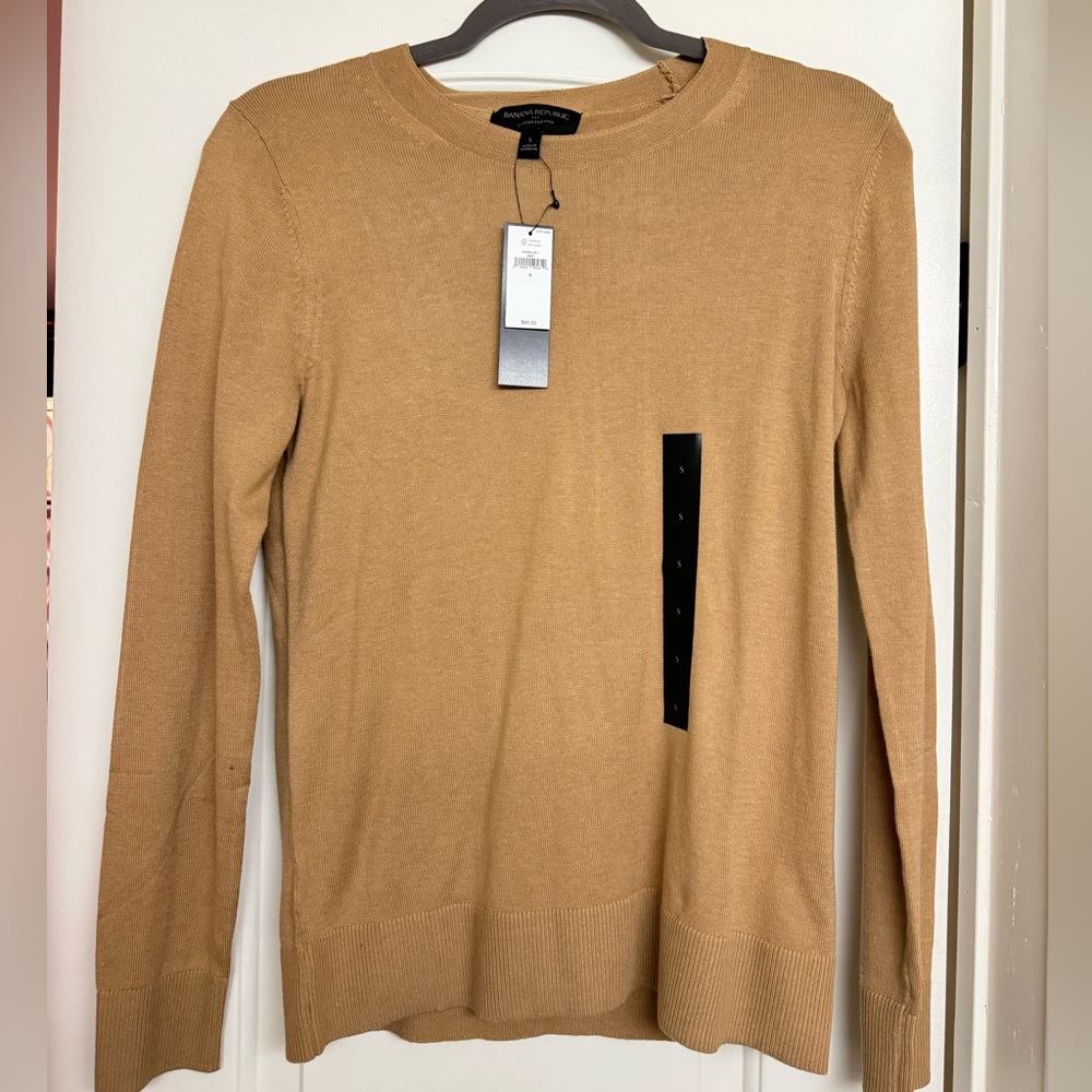 NWT Banana Republic Brown Round Neck Sweater with Long Sleeves Size Small